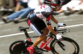 多米体育APP-Doinb巅峰对决，C罗与60激战切尔西分钟，问鼎冠军胜负难料！